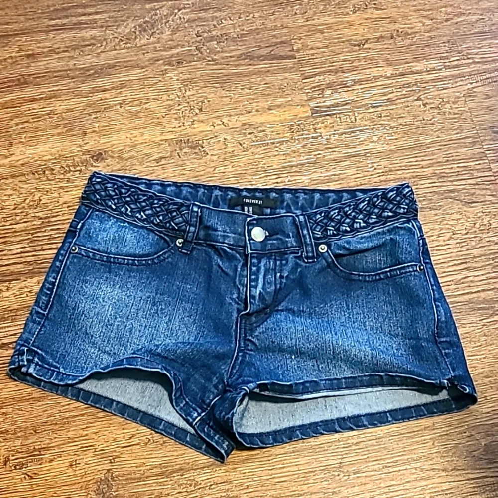 Forever 21 Blue Denim Ladies Shorts Size 27 Pre-Owned Summer Beach Travel Casual